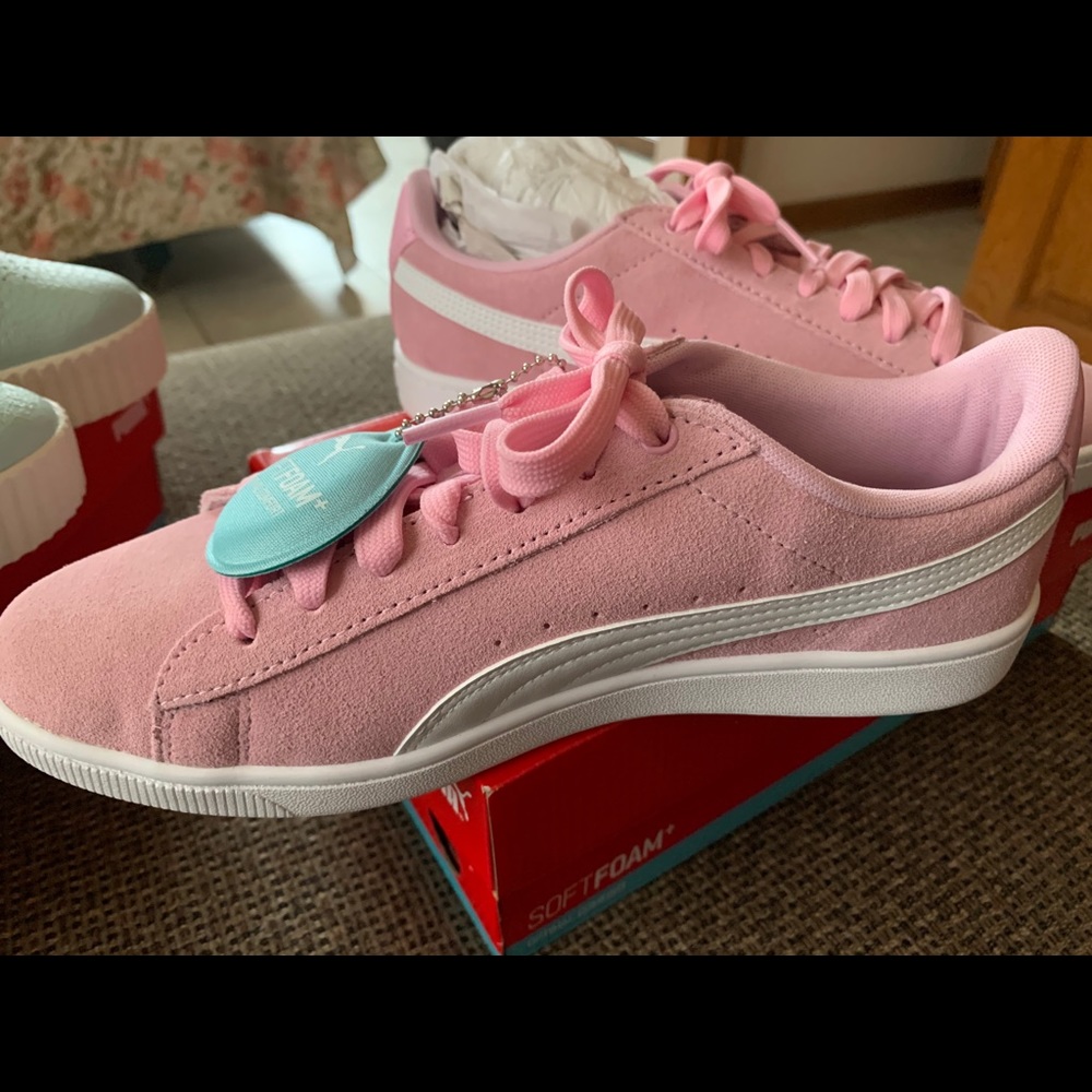 BRAND NEW VIKKY V2 PUMA SNEAKERS